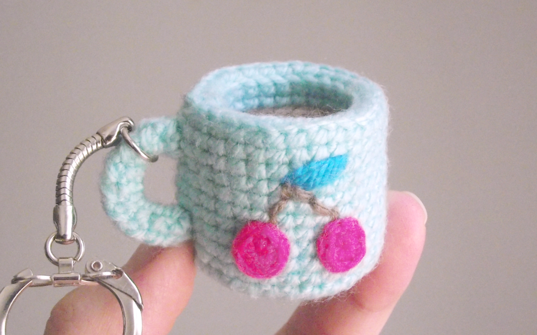 Tiny amigurumi cup – Free crochet pattern
