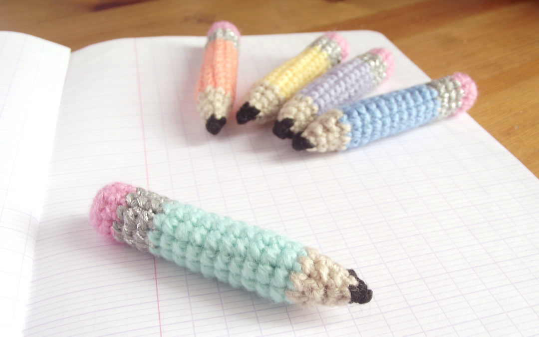 Mini crayons au crochet – Tutoriel gratuit