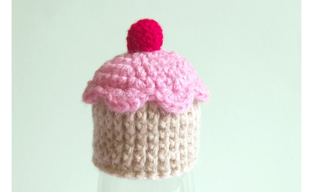 Tiny cupcake hat – Free crochet pattern