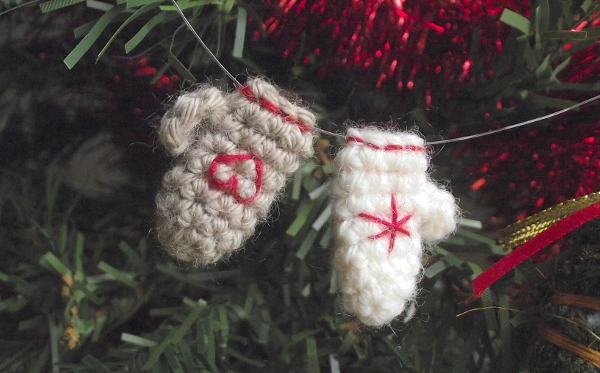 free crochet mitten ornament pattern